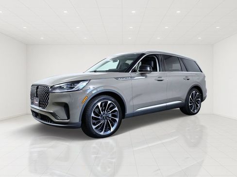 Certified 2025 Lincoln Aviator Reserve w/ Equipment Group 201A AWD/4WD image 2