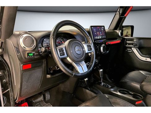Used 2015 Jeep Wrangler Unlimited Rubicon image 14