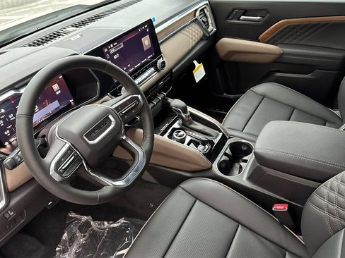 New 2026 GMC Canyon Denali image 8