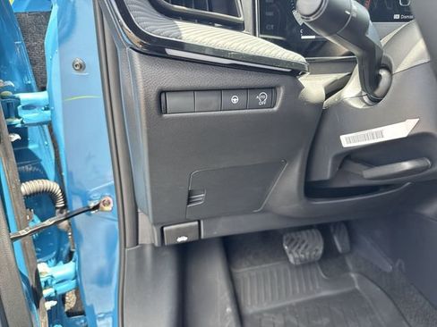 New 2025 Nissan Kicks SR image 23