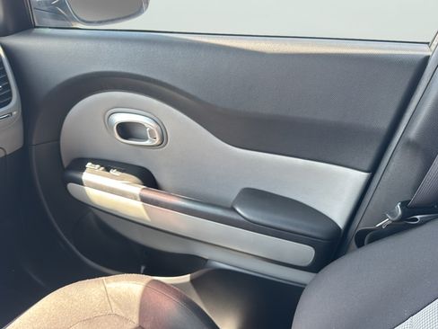 Used 2015 Kia Soul FWD image 17