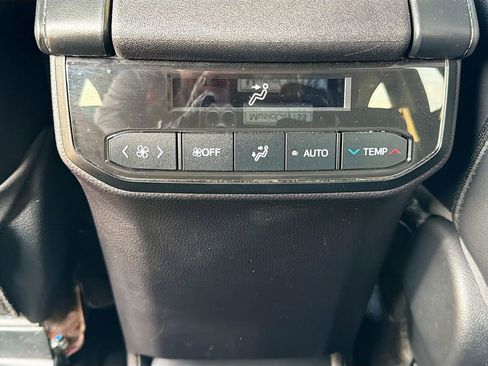 Used 2023 Toyota Highlander XLE image 21