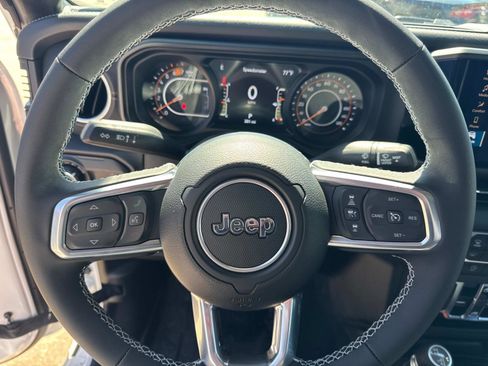 Certified 2025 Jeep Wrangler Unlimited Sahara image 21