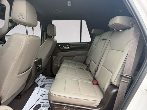 Used 2023 GMC Yukon SLT w/ SLT Luxury Package image 13