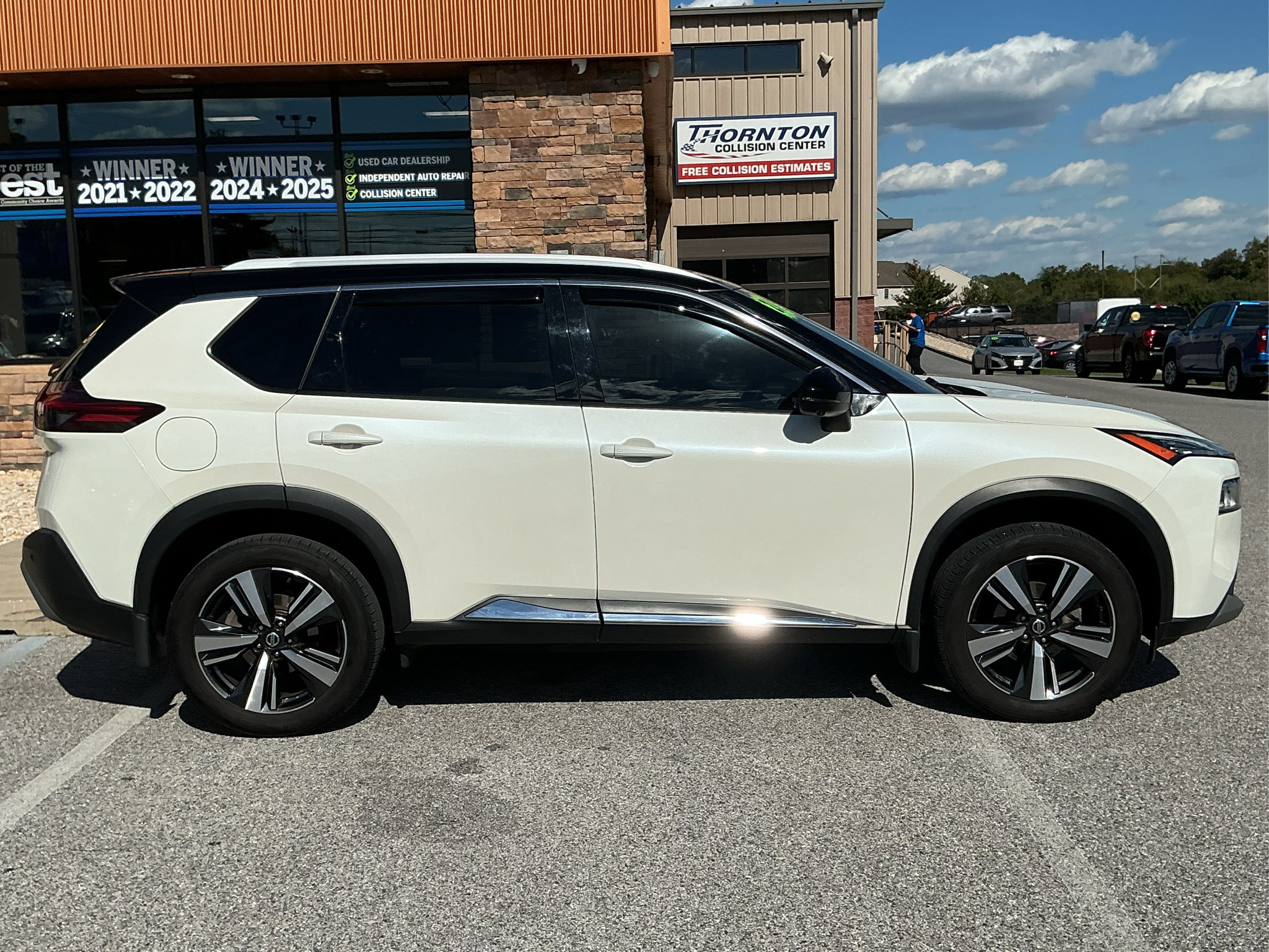 Used 2021 Nissan Rogue SL AWD/4WD image 2