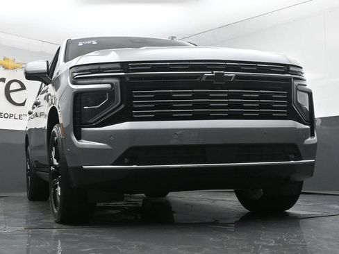 Used 2025 Chevrolet Tahoe High Country AWD/4WD image 3