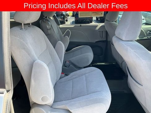 Used 2016 Toyota Sienna LE FWD image 17