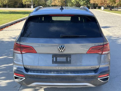 Certified 2022 Volkswagen Taos SE w/ IQ.Drive SE Package image 9