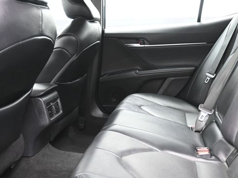 Used 2020 Toyota Camry XLE image 22