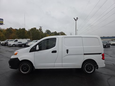 Used 2019 Nissan NV200 SV w/ Navigation Package image 2