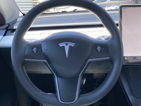 Used 2024 Tesla Model Y Long Range AWD/4WD image 24