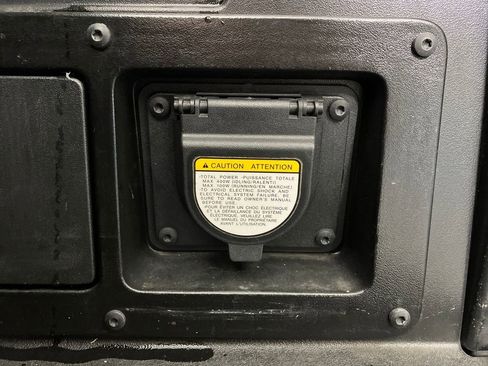 Used 2016 Toyota Tacoma Limited w/ Towing Package image 29