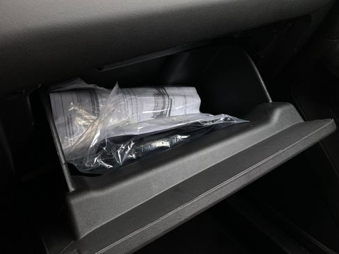 Used 2024 Chevrolet Equinox LT FWD image 19