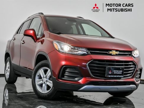 Used 2020 Chevrolet Trax LT w/ Driver Confidence Package AWD/4WD image 1
