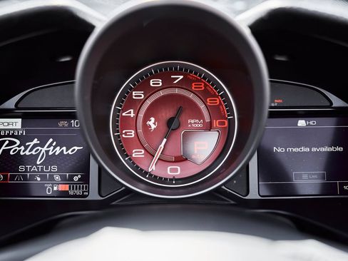 Used 2020 Ferrari Portofino RWD image 60