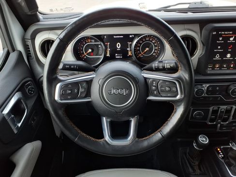 Used 2021 Jeep Wrangler Unlimited Sahara AWD/4WD image 13
