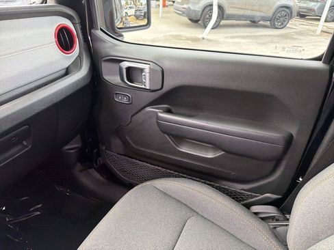 Used 2024 Jeep Gladiator Sport image 28