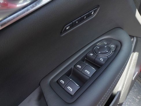 New 2025 Cadillac XT6 Luxury image 16