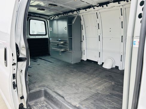 Used 2020 GMC Savana 2500 Extended w/ Driver Convenience Package image 17