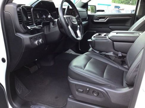 Used 2024 GMC Sierra 1500 SLT image 12