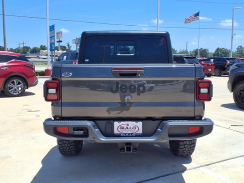 Used 2023 Jeep Gladiator Sport AWD/4WD image 6