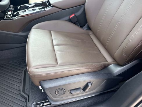 Certified 2025 Audi Q6 e-tron Premium RWD image 19