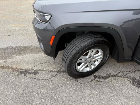 Used 2023 Jeep Grand Cherokee Laredo AWD/4WD image 61