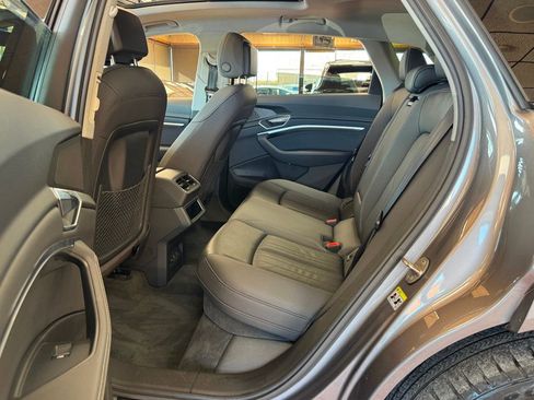 Used 2021 Audi e-tron Premium w/ Convenience Plus Package image 35