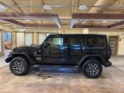 Used 2024 Jeep Wrangler Unlimited Sahara image 7