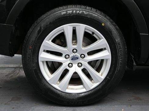 Used 2018 Ford Explorer XLT w/ Equipment Group 201A image 13