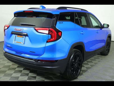 Used 2024 GMC Terrain SLE w/ Driver Convenience Package image 13