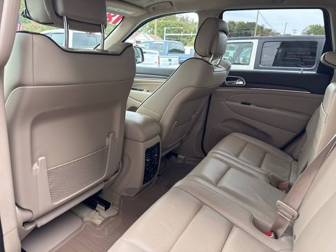 Used 2018 Jeep Grand Cherokee Overland AWD/4WD image 19