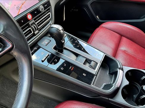 Used 2022 Porsche Macan AWD/4WD image 18