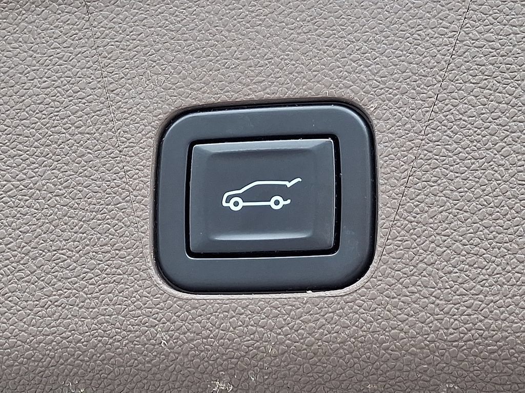 Used 2022 GMC Yukon Denali AWD/4WD image 29