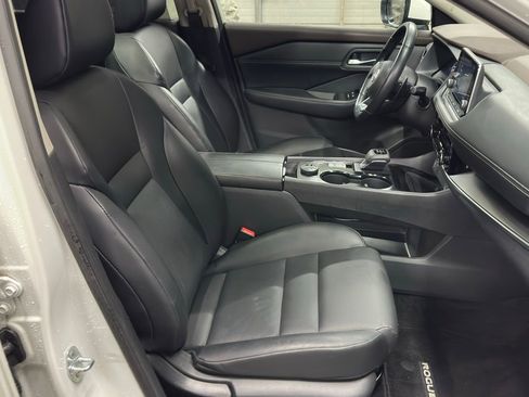 Used 2022 Nissan Rogue SV w/ SV Premium Package image 19