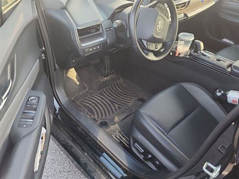 Used 2025 Toyota Prius XLE AWD/4WD image 6