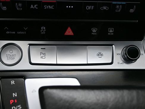 Used 2019 Audi e-tron Prestige w/ Prestige Package image 27