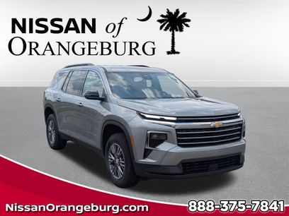 Used 2025 Chevrolet Traverse LT