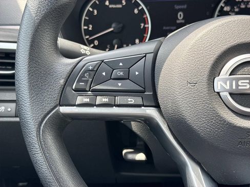 Used 2025 Nissan Altima 2.5 SV FWD image 15