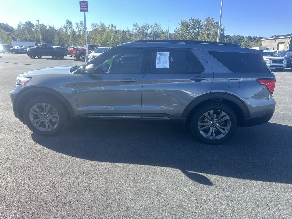 Used 2021 Ford Explorer XLT w/ Equipment Group 202A AWD/4WD image 5