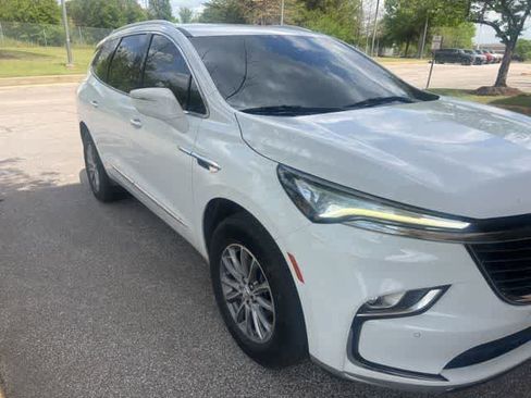 Used 2024 Buick Enclave Premium image 10
