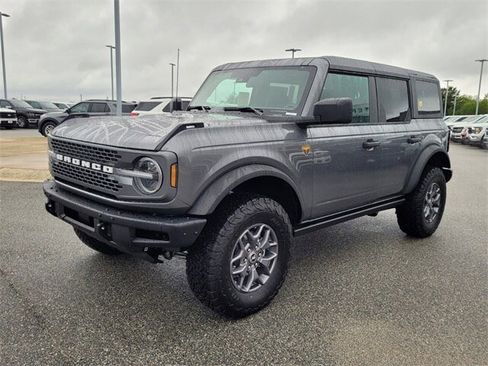 New 2025 Ford Bronco Badlands image 3