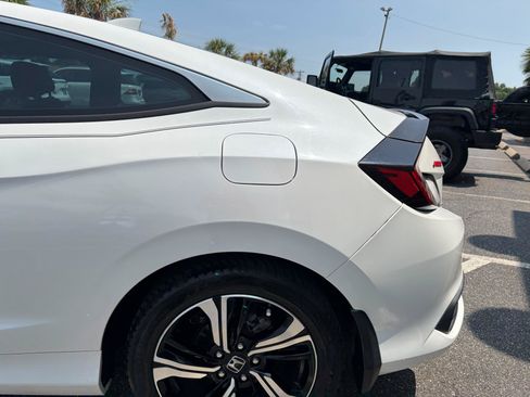 Used 2017 Honda Civic Touring image 8