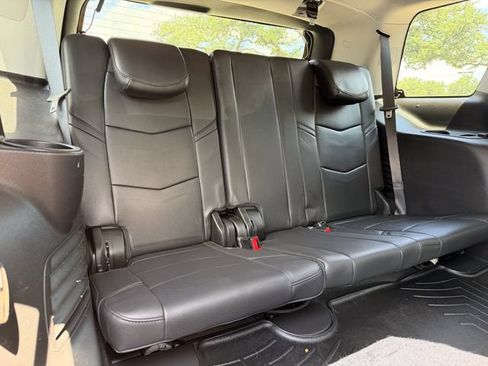 Used 2020 Cadillac Escalade Premium Luxury AWD/4WD image 21