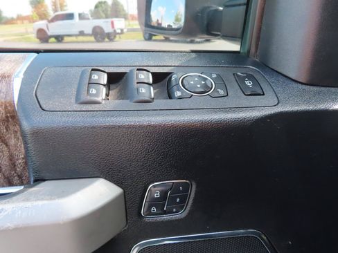 Used 2017 Ford F250 Lariat w/ Lariat Ultimate Package AWD/4WD image 28