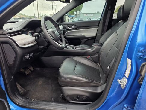 Used 2023 Jeep Compass Latitude image 11