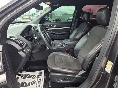 Used 2018 Ford Explorer XLT w/ Equipment Group 202A FWD image 11