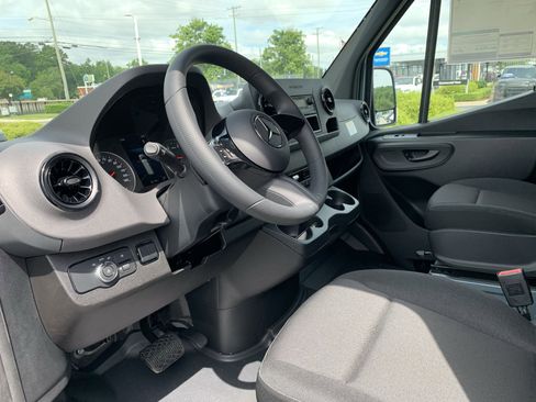 New 2025 Mercedes-Benz Sprinter 2500 image 17