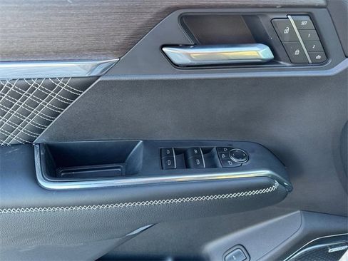 Used 2025 GMC Acadia Denali image 11