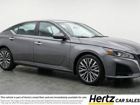 Used 2025 Nissan Altima 2.5 SV FWD image 1